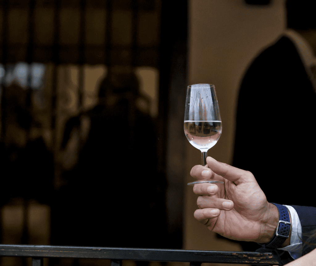 Copa de vino en la Feria del Caballo de Jerez