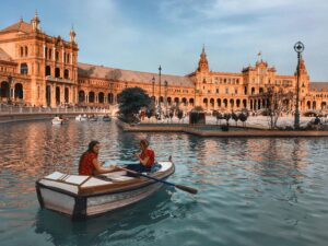 Descubre Sevilla con los 10 mejores tours: cultura, gastronomía, historia y mucho más.